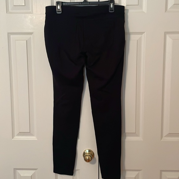 HUE Classic Black Leggings Two Back Pockets NWOT Soft Comfortable Stretch Large - Picture 2 of 6